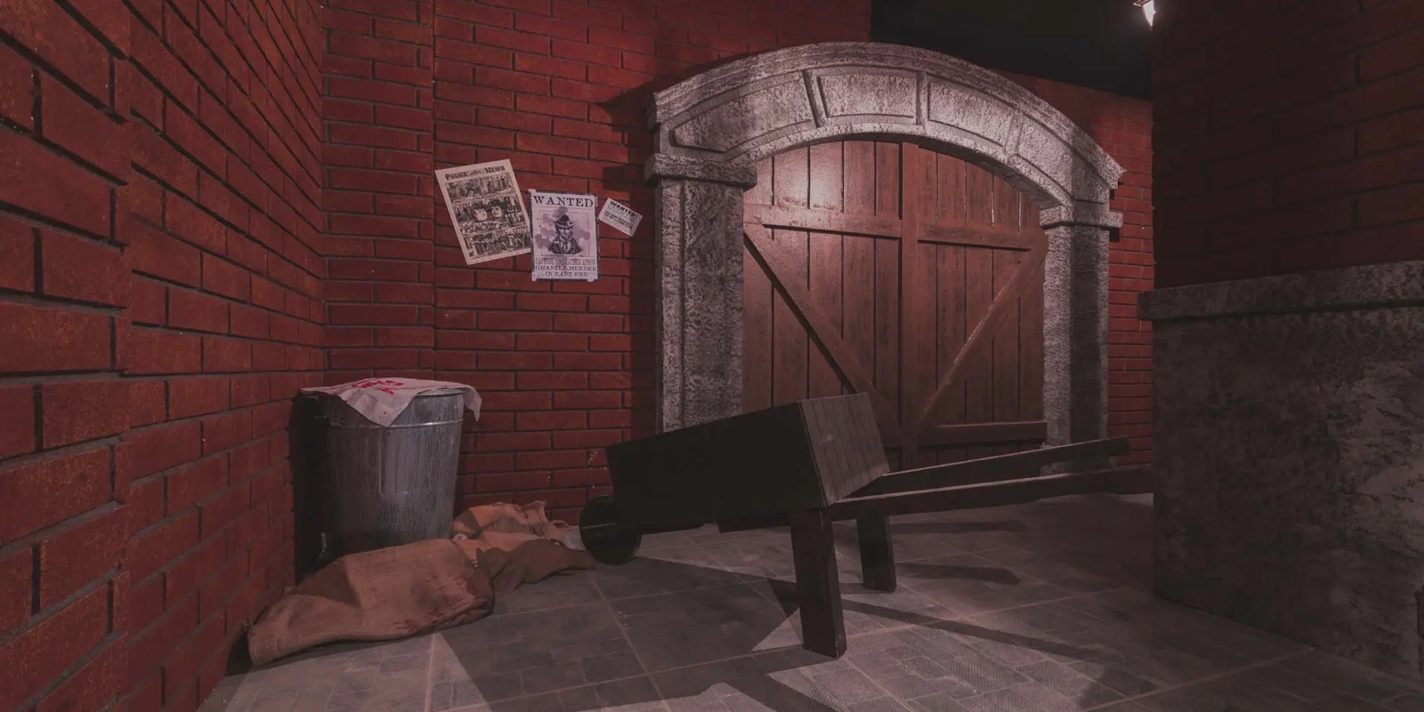 Salle Jack l'Éventreur : ruelle victorienne de brique rouge, avis de recherche et lanterne à gaz, Londres 1888