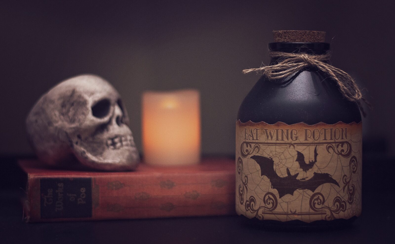 Décor immersif d'escape game Game Over à Genève, ambiance mystère